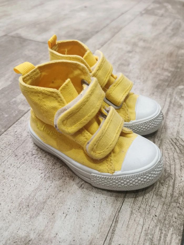 🍃Baskets montantes scratch jaune et blanche taille 20