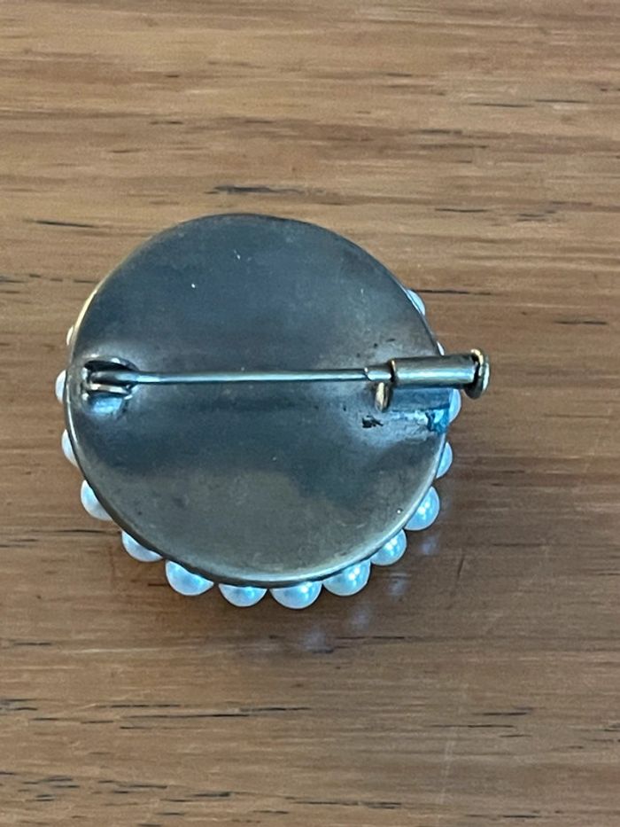Broche ronde fleur vintage perles et pierres - photo numéro 2