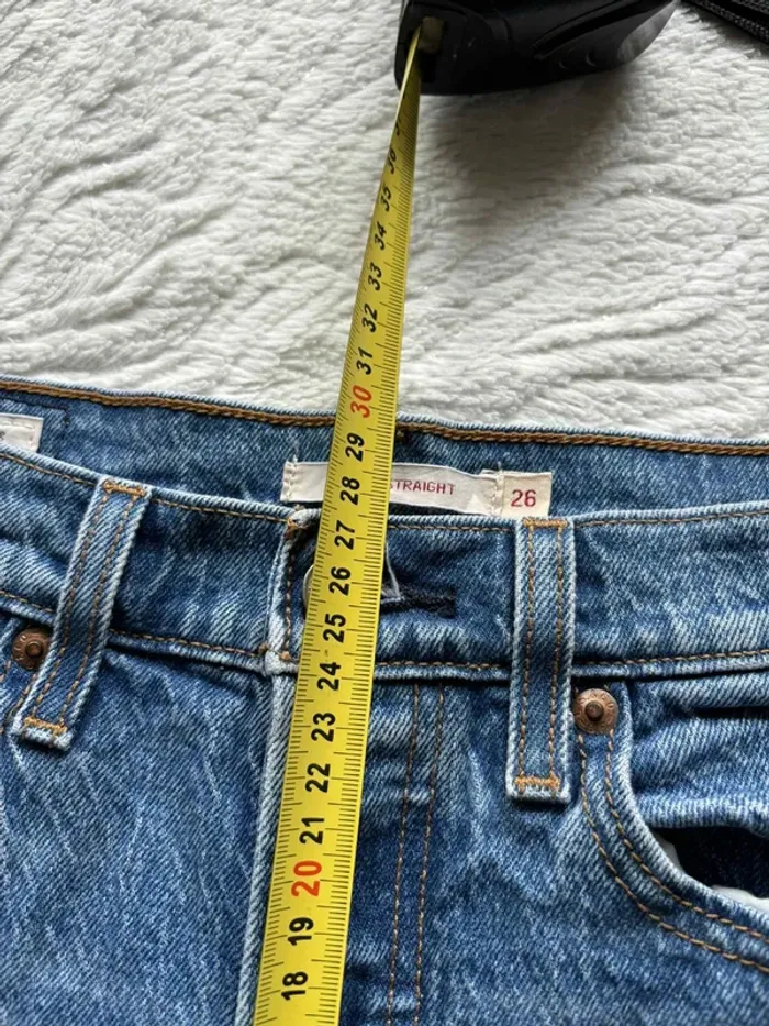 Jean Levi’s femme Wedgie Straight L28 36/38 S/M Premium Bleu taille haute 7/8 eme cropped effiloché - photo numéro 18