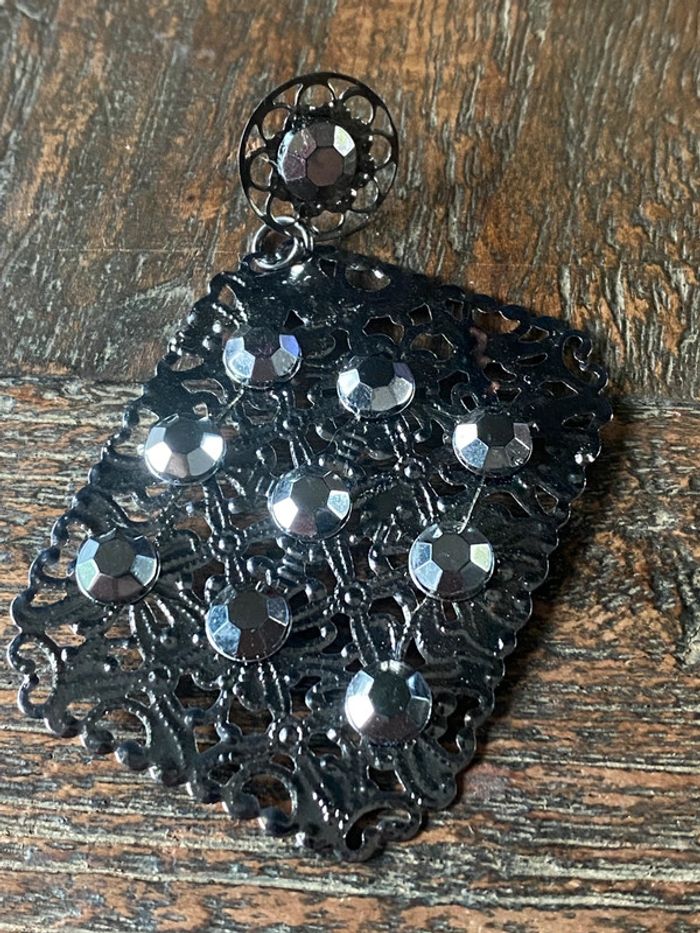 Magnifiques boucles d’oreilles noires et strass - photo numéro 4