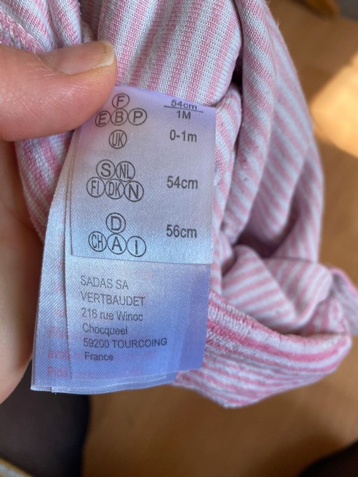 Beau pyjama/grenouillère Vertbaudet à rayures T. 1 mois/54 cm fille TBE - photo numéro 10