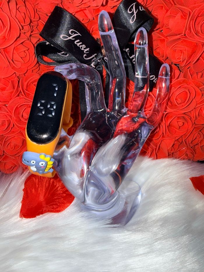 🦕 Montre connectée enfant – Bracelet orange dinosaure & écran LED ! 🦕 - photo numéro 2