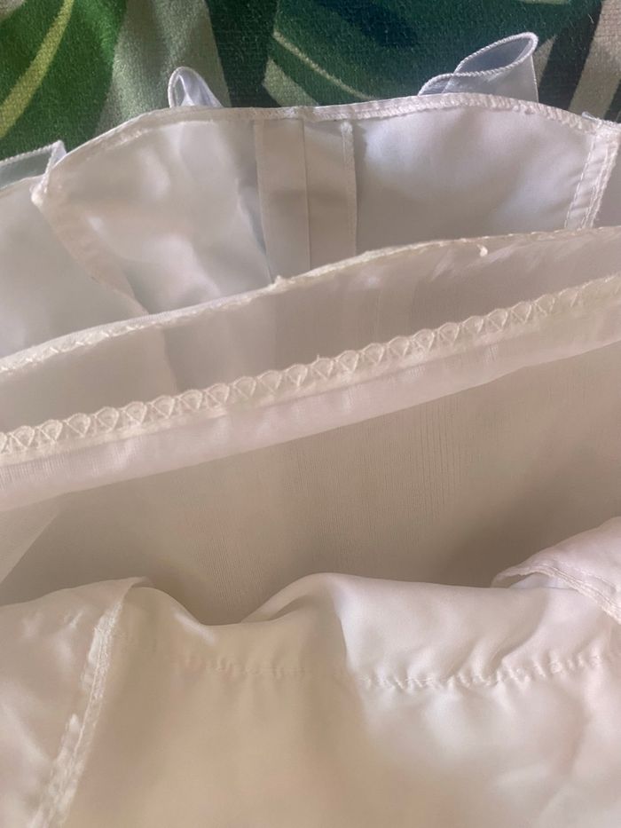 Robe cérémonie avec chapeau et chaussette TBE taille 3/4 ans - photo numéro 4