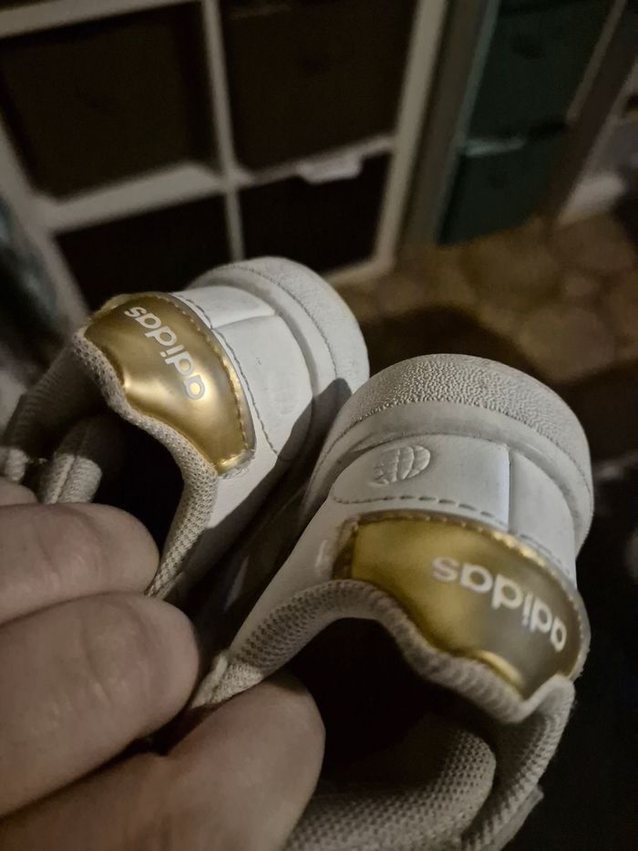 Basket adidas or et blanc - photo numéro 2