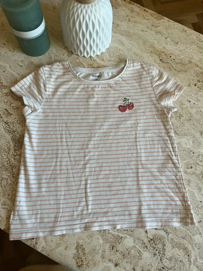 2 t-shirts 5 ans - photo numéro 2