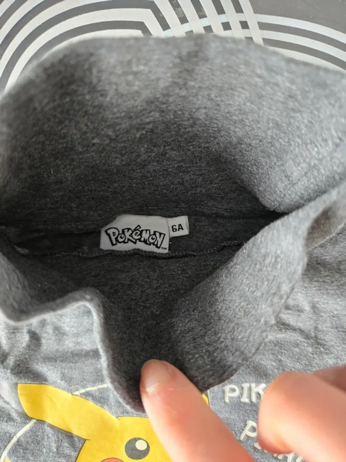 Sous pull pikachu 6 ans - photo numéro 2