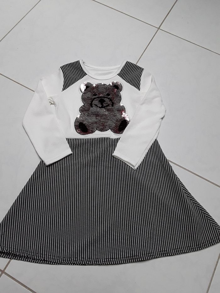 Robe fille taille 6 ans très bon état