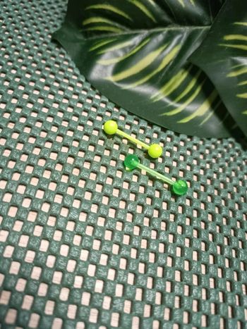 🔸Lots de 2 piercings langue avec barre en plastique chirurgical, Neuf.🔸