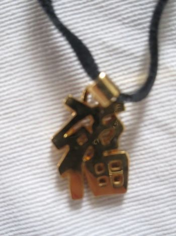 Collier motif chinois