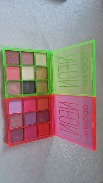 Lot palette maquillage neuf