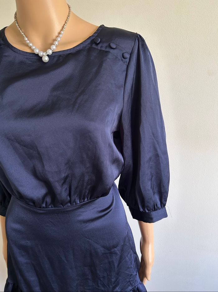 Robe bleue marine satinée Naf Naf taille 38 jamais portée - photo numéro 4