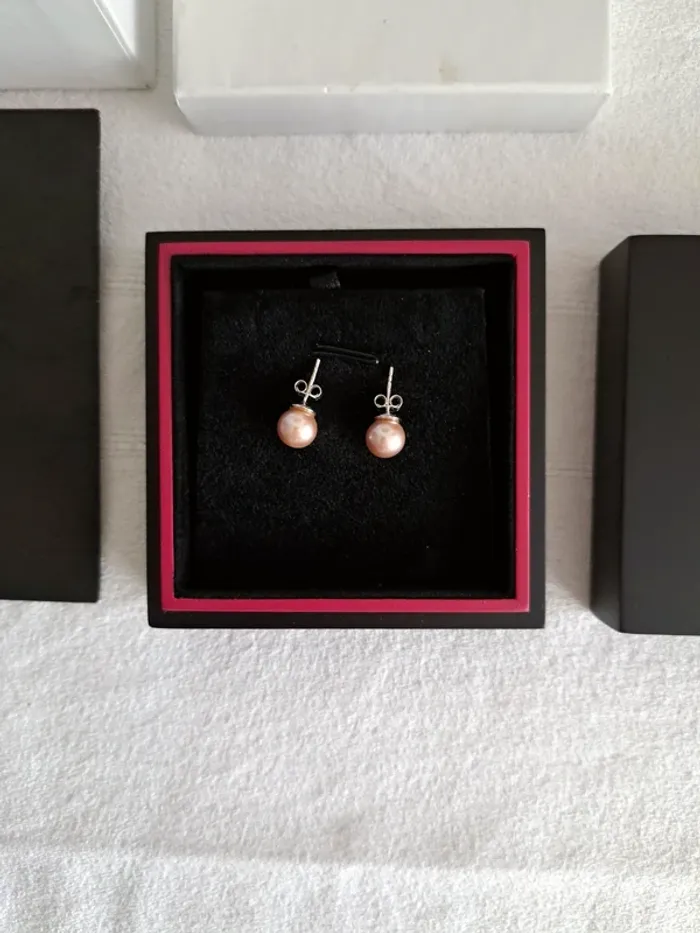 Boucles d'oreilles vraies perles de culture et or blanc