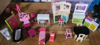 Lot de meubles barbies 