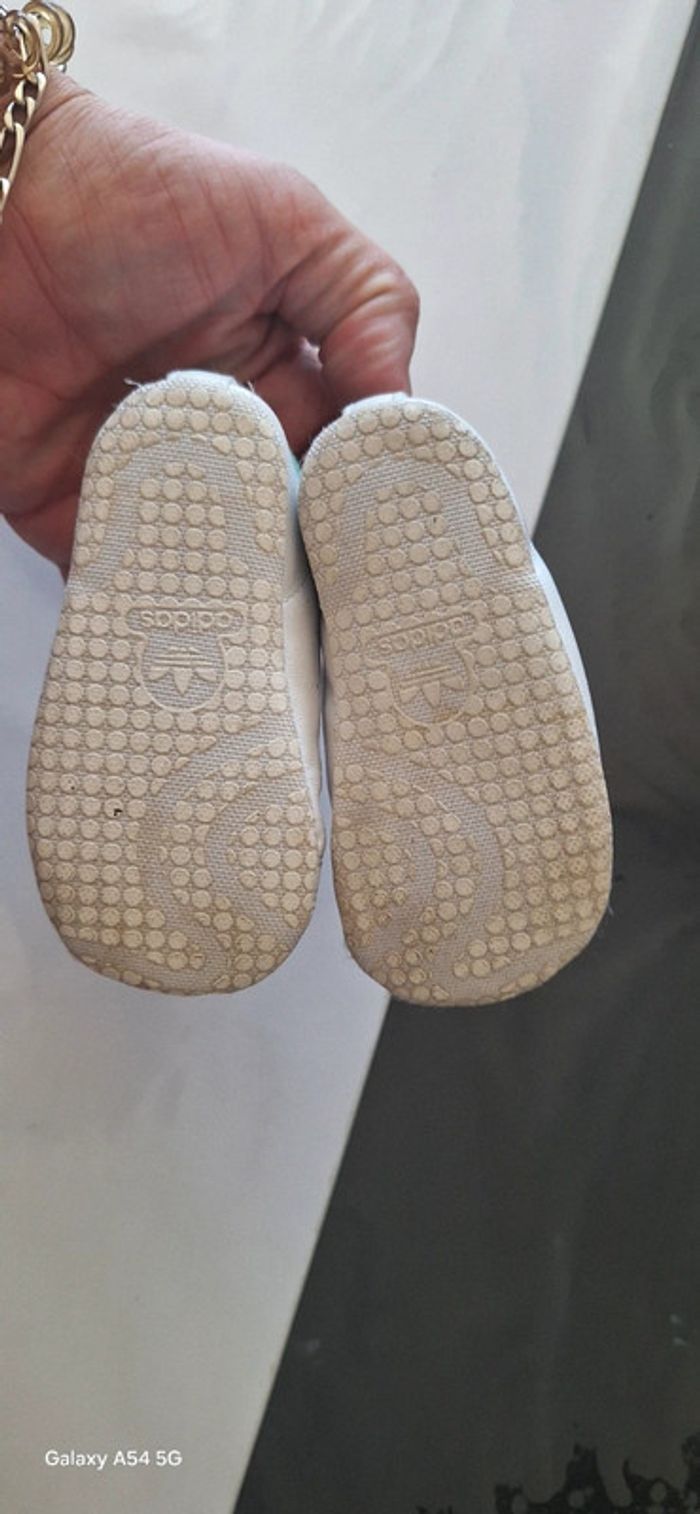 Stan Smith bébé taille 19 - photo numéro 3