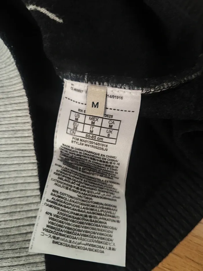 Pull Col V Guess Noir & Gris Imprimé Visage - Taille M - Coton Viscose - Très Bon État - photo numéro 4