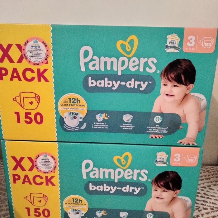 2 cartons de couches Pampers taille 3(300 couches)
