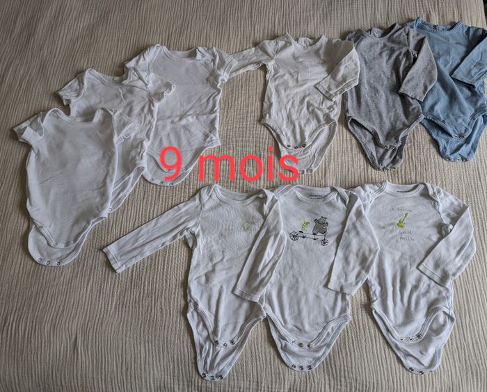 Lot de 9 bodies - 9 mois