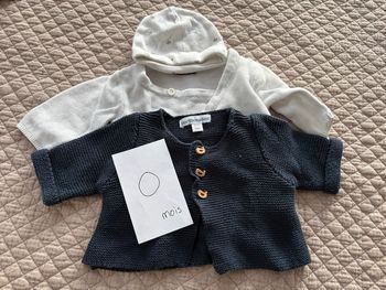 Lot 2 gilets bonnet / prématuré / comme neuf