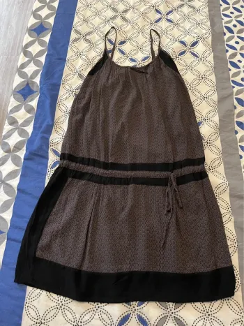 Robe grise et noire