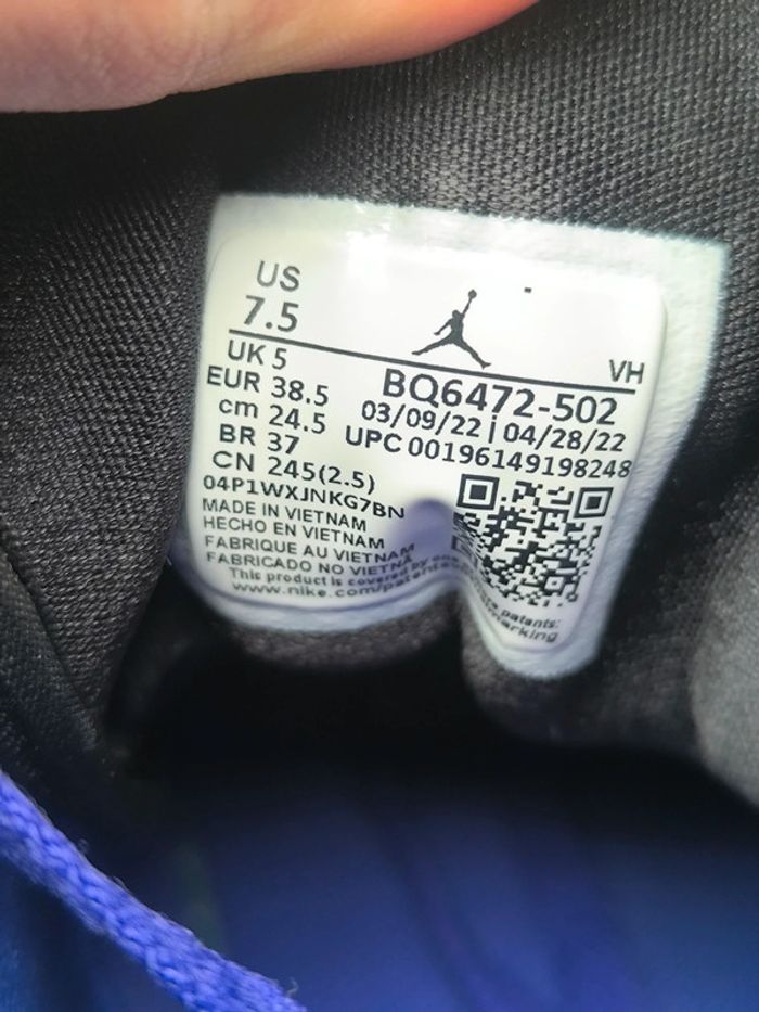 Baskets Jordan one mid black grappe pointure 38.5 comme neuves - photo numéro 9