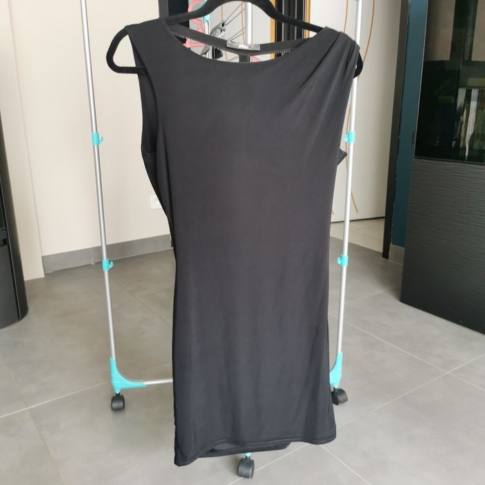 Robe de soirée noire dos nu pailleté - photo numéro 3