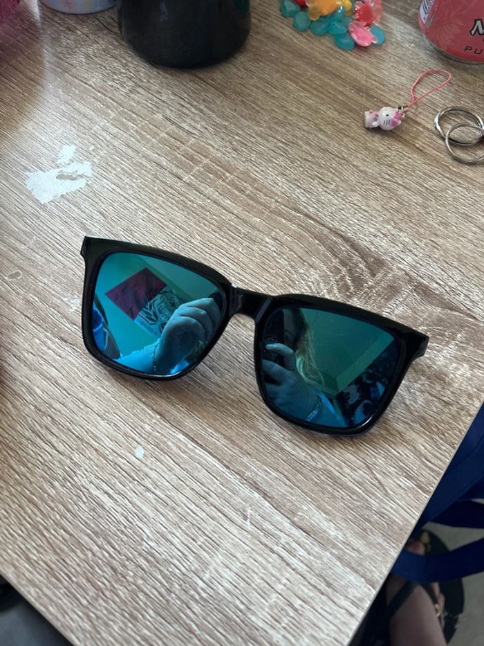 Lunette de soleil - photo numéro 2