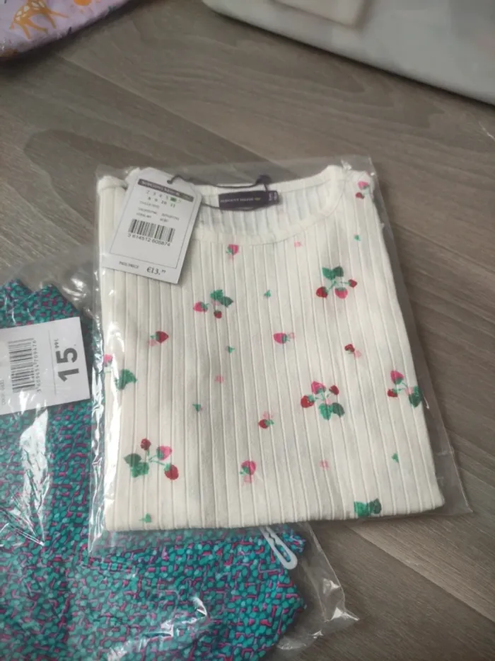 Ensemble short et tee shirt taille 5 ans neuf avec étiquette - photo numéro 2