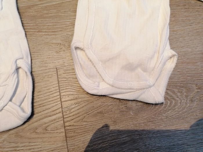 Lot bodys blancs - photo numéro 2