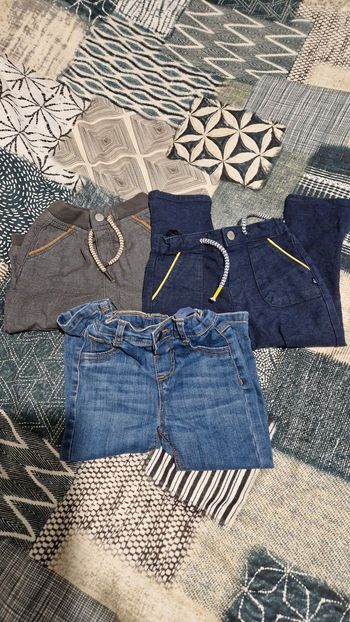 3 pantalons garçon  18 mois  comme neuf