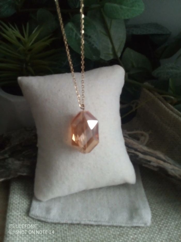 Collier pendentif couleur champagne