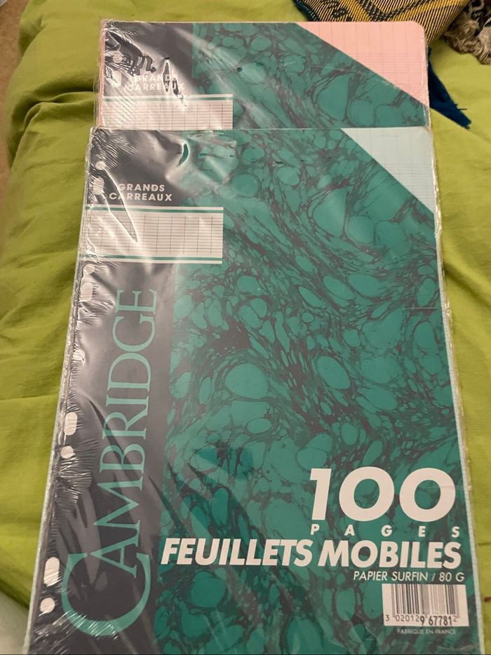 Lot feuilles  grand carreaux couleur jaune bleu et rose