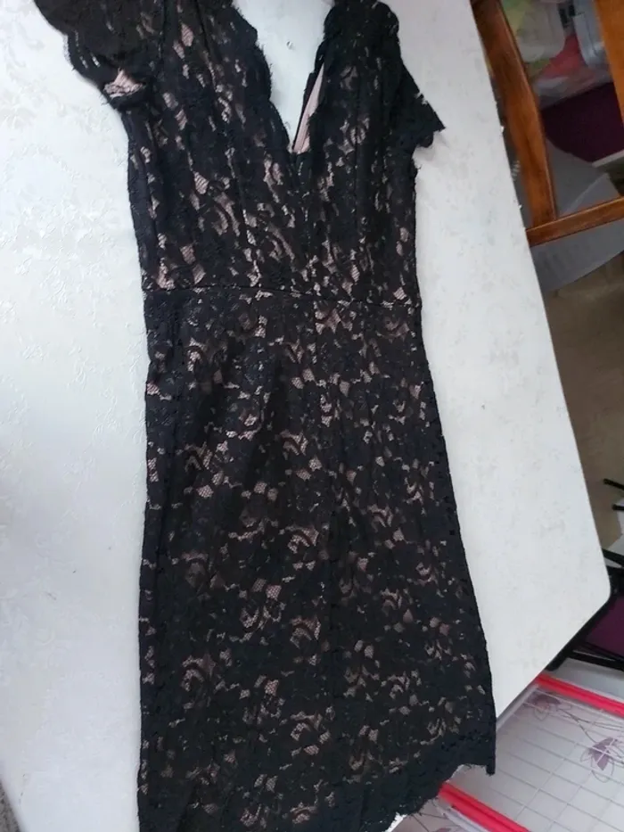 Robe dentelle noire et doublure marron clair - photo numéro 3