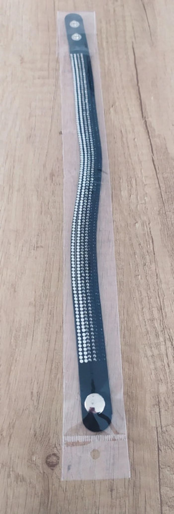 Bracelet en suédine  noir et strass - photo numéro 4