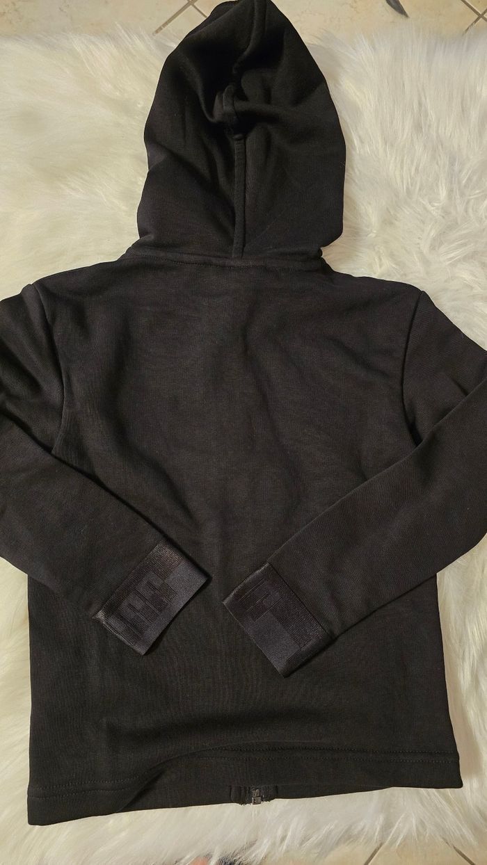 NEUF (non porté) 🏷😍🤩👌🩷🩷🩷superbe veste/ sweat PUMA 8 ans fille 💜💜💜💜 - photo numéro 3