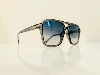 Lunette de soleil mixte grise verres bleus dégradés UV protection catégorie 2