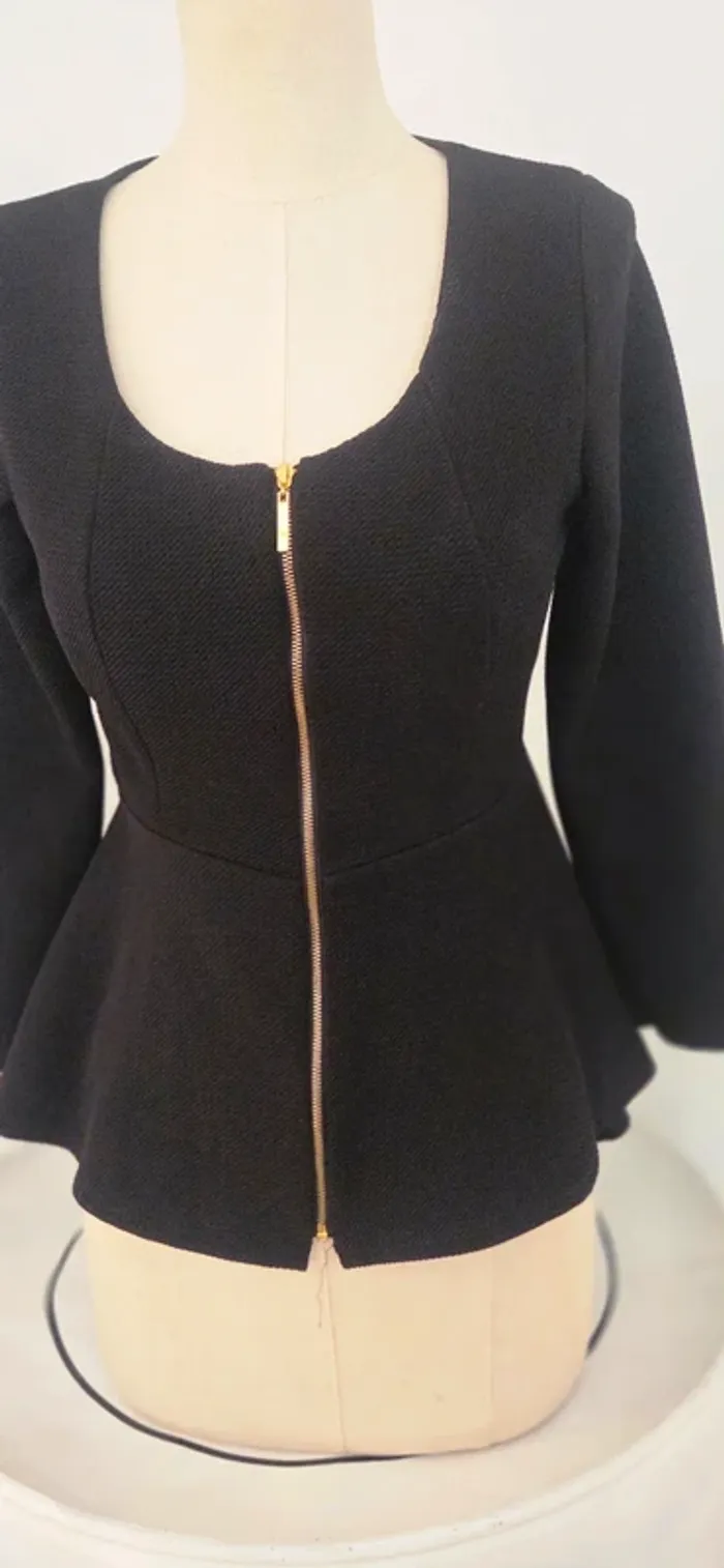 Veste cintrée noire à basque – Zip doré Taille 34/36 - photo numéro 3