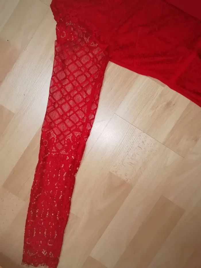 Body rouge dentelle - photo numéro 3