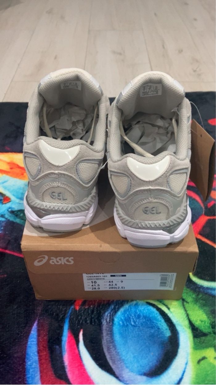 paire de asics - photo numéro 3