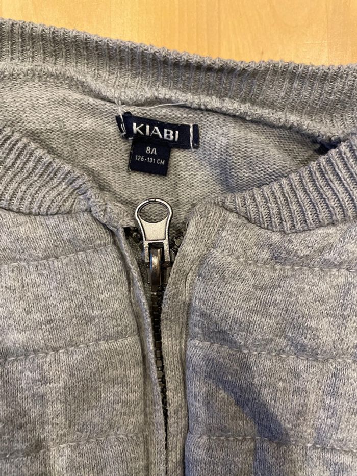 Gilet gris kiabi 8 ans - photo numéro 2