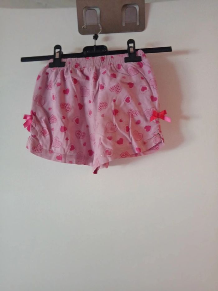 Joli short rose. 3 ans - photo numéro 6