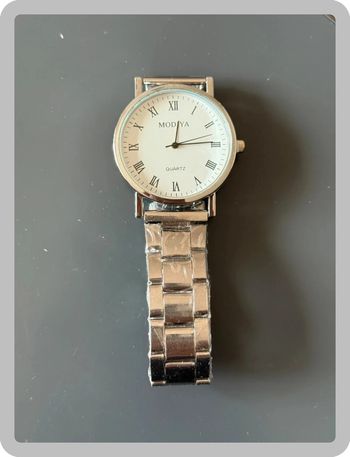 Montre à chaîne argentée cadran blanc