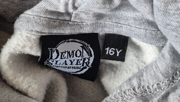 Sweat a capuche grise - 16 ans - demon slayer - photo numéro 7