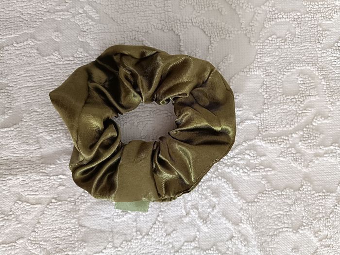 Chouchou élastique vert kaki satiné - photo numéro 3