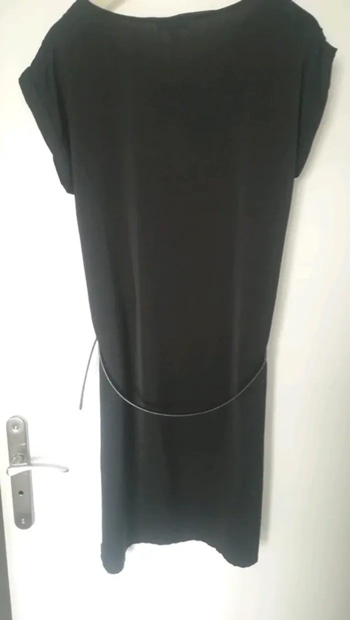Robe noire - photo numéro 2