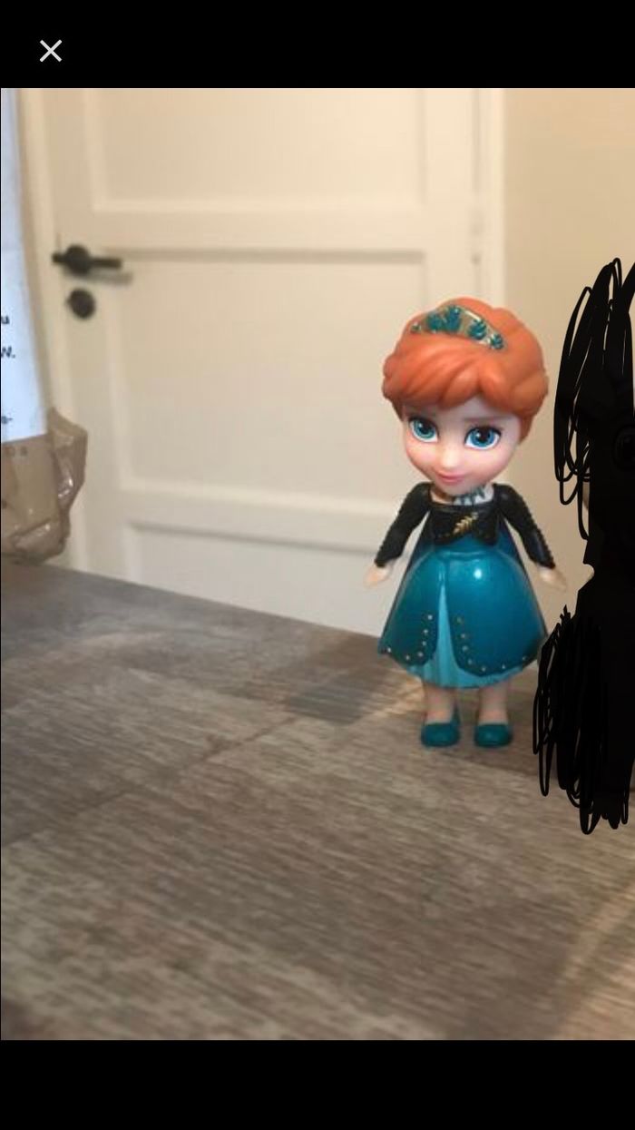 Figurine mini poupée Anna reine des neiges disney