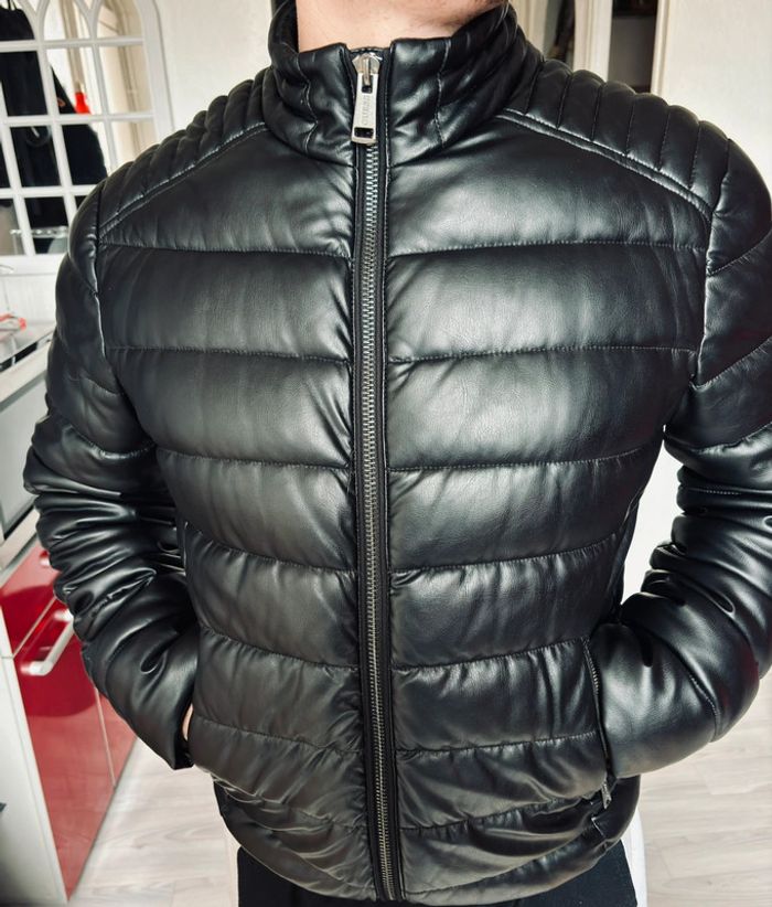 Doudoune homme en similicuir GUESS 🖤 Taille M - photo numéro 2