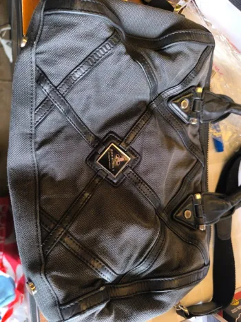 325133  sac à main noir courchet