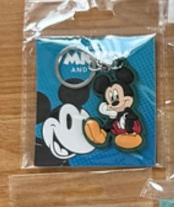 1 porte-clé mickey