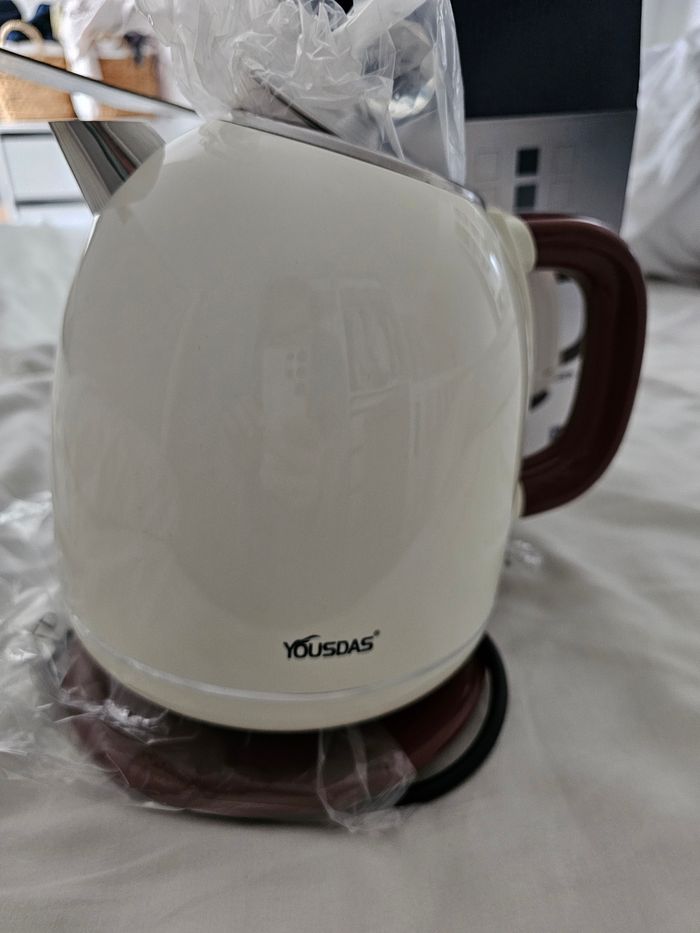 Bouilloire neuve blanche et marron - photo numéro 2