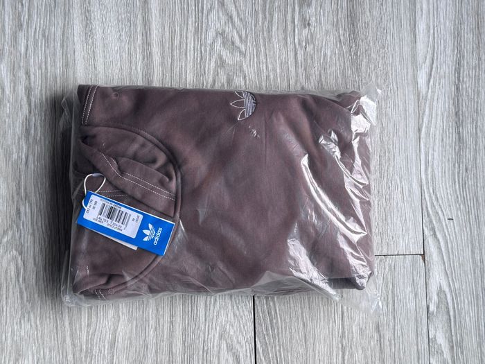 Sweat-shirt Adidas Original à capuche Taille M état neuf avec étiquette - photo numéro 4